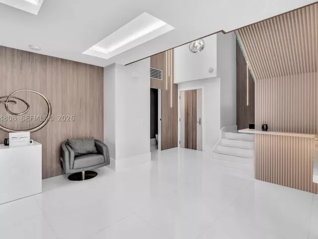6-bedroom condo for sale in Sunny Isles Beach - 300 Sunny Isles Blvd 4-502 - MondialRealty