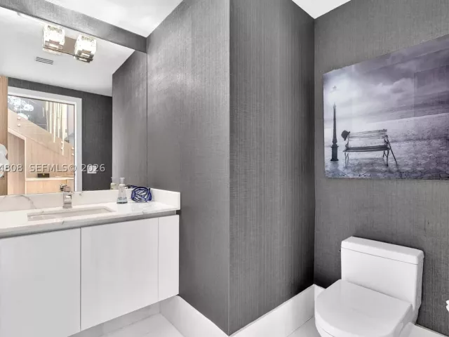 6-bedroom condo for sale in Sunny Isles Beach - 300 Sunny Isles Blvd 4-502 - MondialRealty