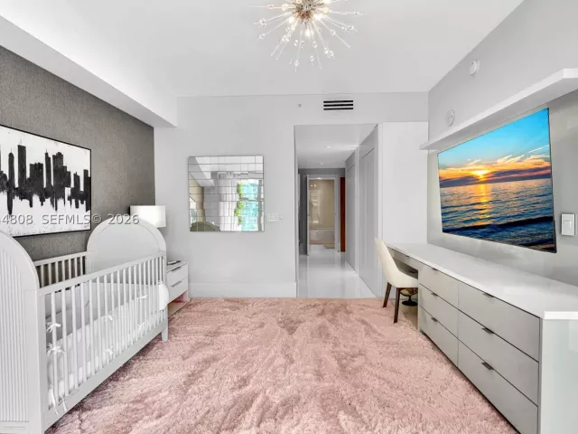 6-bedroom condo for sale in Sunny Isles Beach - 300 Sunny Isles Blvd 4-502 - MondialRealty