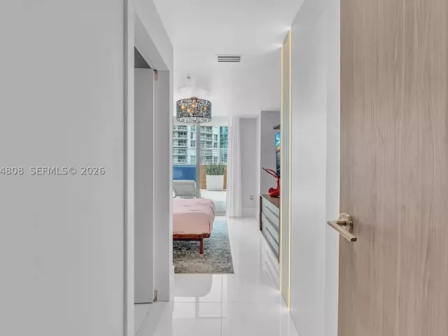 6-bedroom condo for sale in Sunny Isles Beach - 300 Sunny Isles Blvd 4-502 - MondialRealty