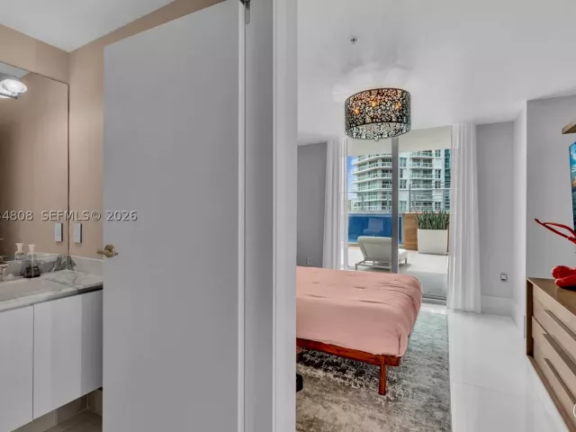 6-bedroom condo for sale in Sunny Isles Beach - 300 Sunny Isles Blvd 4-502 - MondialRealty
