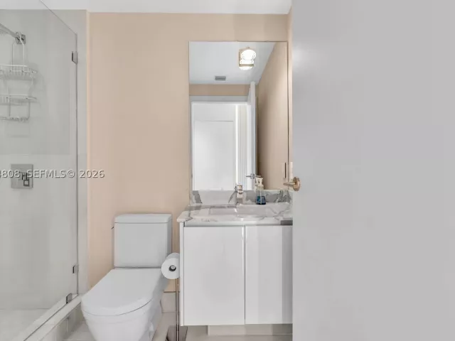 6-bedroom condo for sale in Sunny Isles Beach - 300 Sunny Isles Blvd 4-502 - MondialRealty