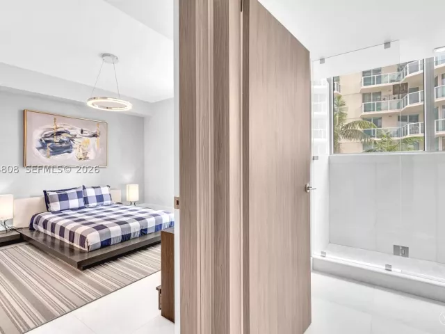 6-bedroom condo for sale in Sunny Isles Beach - 300 Sunny Isles Blvd 4-502 - MondialRealty