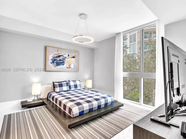 6-bedroom condo for sale in Sunny Isles Beach - 300 Sunny Isles Blvd 4-502 - MondialRealty