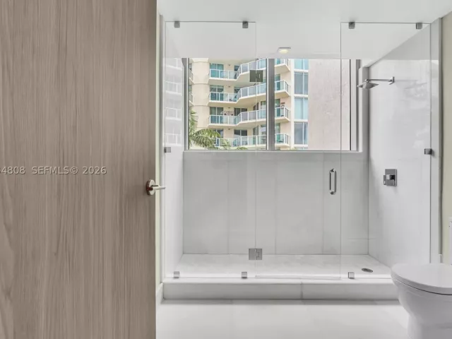 6-bedroom condo for sale in Sunny Isles Beach - 300 Sunny Isles Blvd 4-502 - MondialRealty