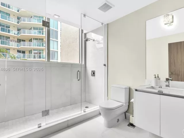 6-bedroom condo for sale in Sunny Isles Beach - 300 Sunny Isles Blvd 4-502 - MondialRealty