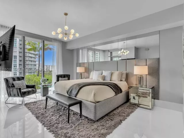 6-bedroom condo for sale in Sunny Isles Beach - 300 Sunny Isles Blvd 4-502 - MondialRealty