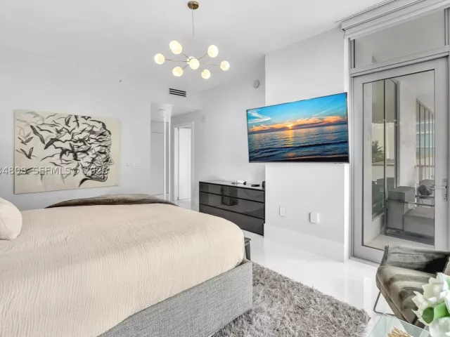 6-bedroom condo for sale in Sunny Isles Beach - 300 Sunny Isles Blvd 4-502 - MondialRealty