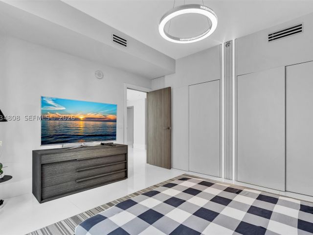 6-bedroom condo for sale in Sunny Isles Beach - 300 Sunny Isles Blvd 4-502 - MondialRealty