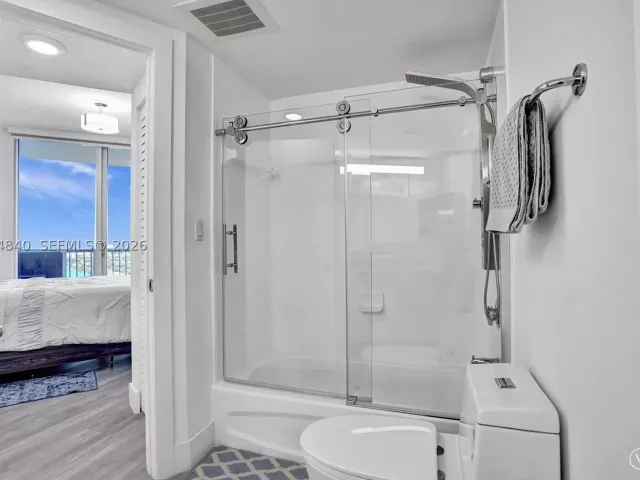 2-bedroom condo for rent in Miami - 1750 N Bayshore Dr 3802 - MondialRealty