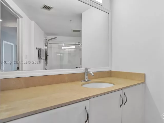 2-bedroom condo for rent in Miami - 1750 N Bayshore Dr 3802 - MondialRealty