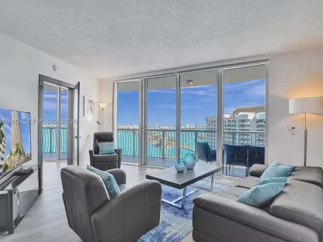2-bedroom condo for rent in Miami - 1750 N Bayshore Dr 3802 - MondialRealty