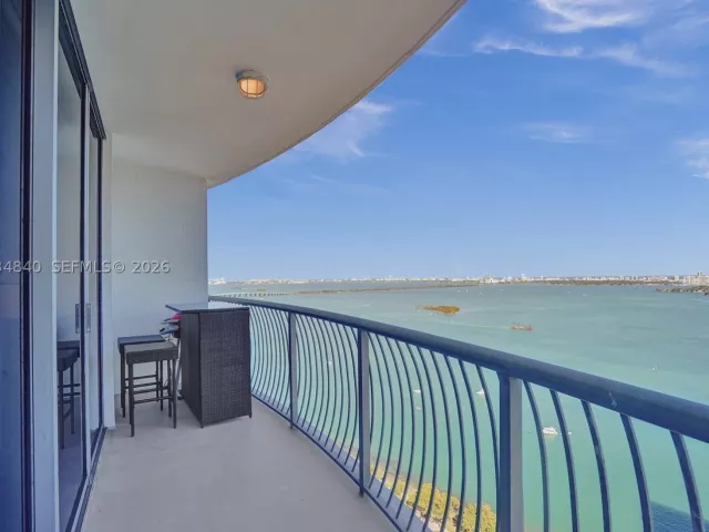 2-bedroom condo for rent in Miami - 1750 N Bayshore Dr 3802 - MondialRealty
