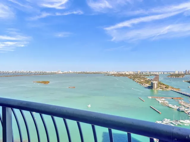 2-bedroom condo for rent in Miami - 1750 N Bayshore Dr 3802 - MondialRealty