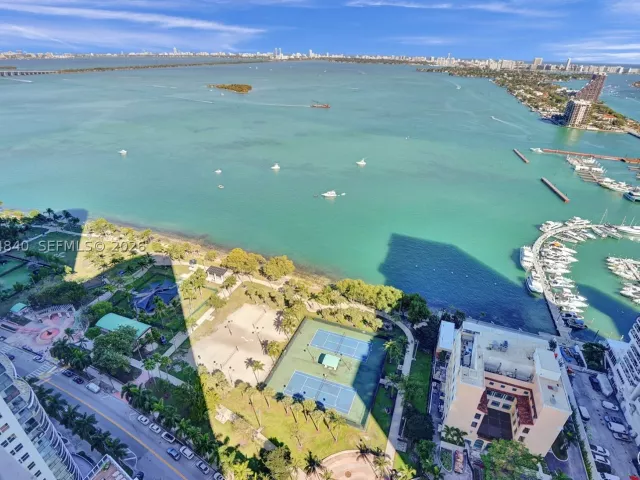 2-bedroom condo for rent in Miami - 1750 N Bayshore Dr 3802 - MondialRealty