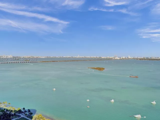 2-bedroom condo for rent in Miami - 1750 N Bayshore Dr 3802 - MondialRealty