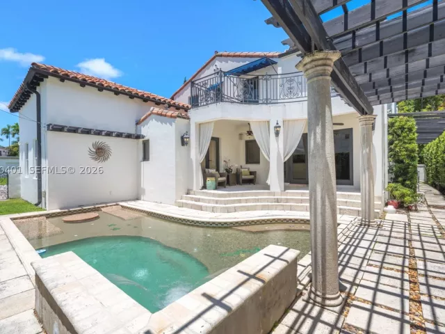 5-bedroom home for sale in Miami Beach - 5860 Pine Tree Dr - MondialRealty