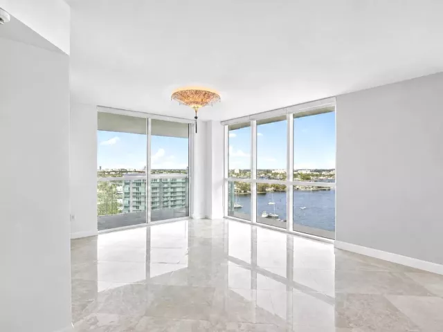2-bedroom condo for sale in Fort Lauderdale - 101 S Fort Lauderdale Beach Boulevard 1706 - MondialRealty