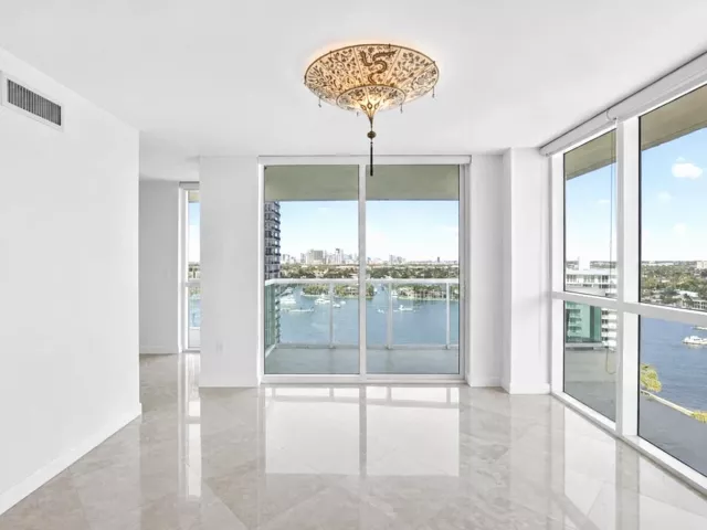 2-bedroom condo for sale in Fort Lauderdale - 101 S Fort Lauderdale Beach Boulevard 1706 - MondialRealty