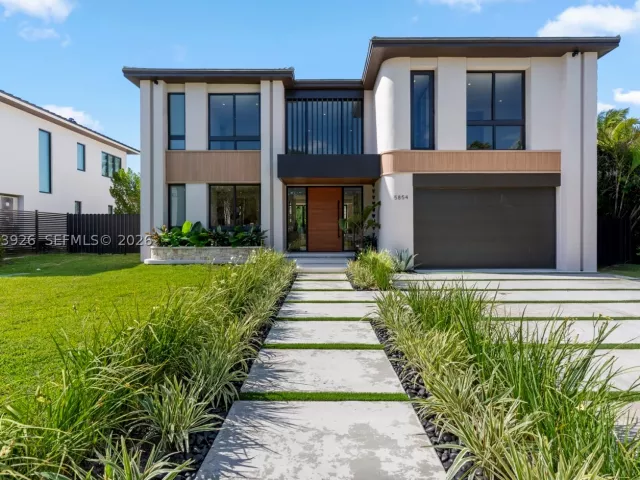 5-bedroom home for sale in Miami - 5854 SW 30th St - MondialRealty