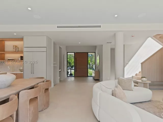 5-bedroom home for sale in Miami - 5854 SW 30th St - MondialRealty