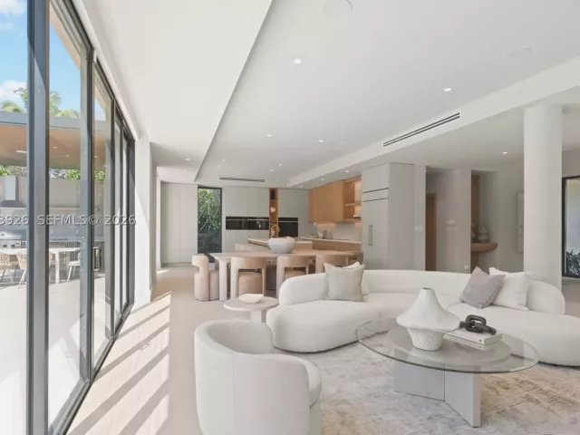 5-bedroom home for sale in Miami - 5854 SW 30th St - MondialRealty