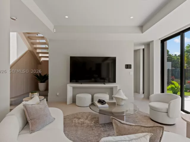 5-bedroom home for sale in Miami - 5854 SW 30th St - MondialRealty