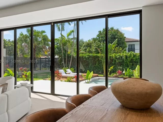 5-bedroom home for sale in Miami - 5854 SW 30th St - MondialRealty