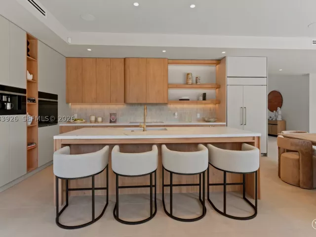 5-bedroom home for sale in Miami - 5854 SW 30th St - MondialRealty