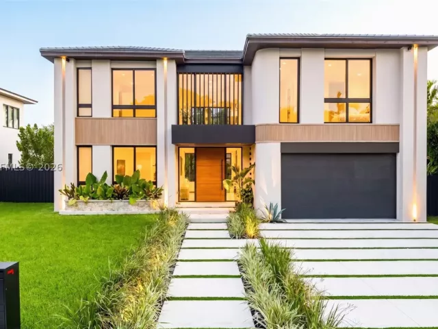 5-bedroom home for sale in Miami - 5854 SW 30th St - MondialRealty