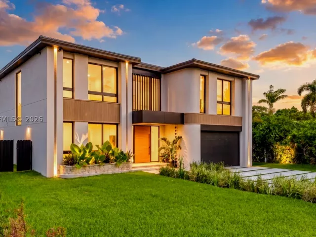 5-bedroom home for sale in Miami - 5854 SW 30th St - MondialRealty