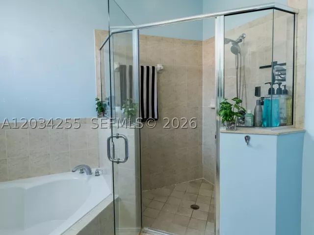 3-bedroom home for rent in Miami - 15849 SW 70th Ter 0 - MondialRealty