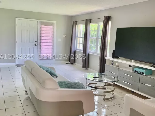 3-bedroom home for rent in Miami - 15849 SW 70th Ter 0 - MondialRealty