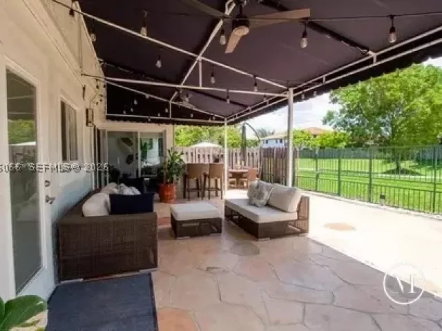 4-bedroom home for rent in Miami - 933 NW 106th Ave Cir - MondialRealty