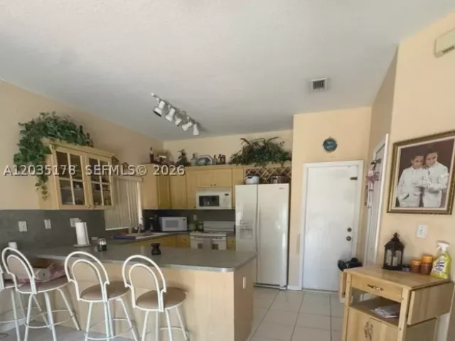 3-bedroom home for sale in Miami - 18201 SW 144th Ct - MondialRealty