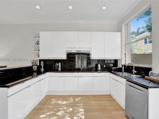 4-bedroom home for rent in Aventura - 3718 NE 208th St 3718 - MondialRealty