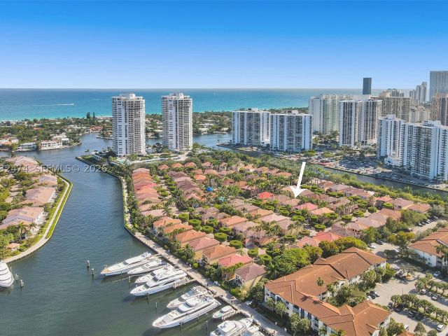4-bedroom home for rent in Aventura - 3718 NE 208th St 3718 - MondialRealty