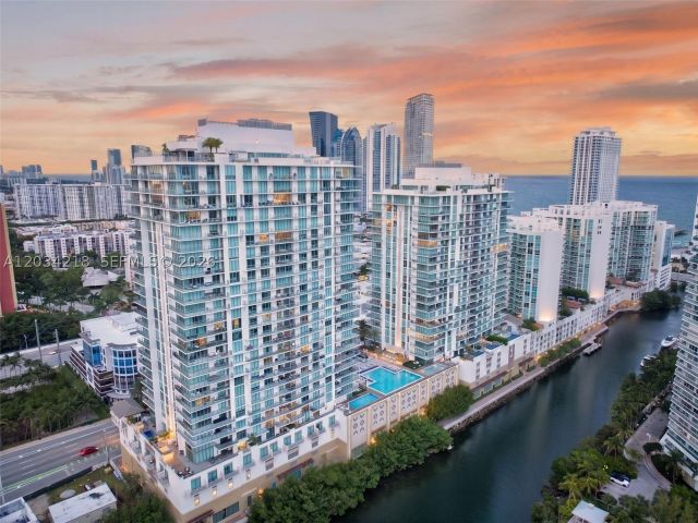 3-bedroom condo for rent in Sunny Isles Beach - 300 Sunny Isles Blvd 4-1902 - MondialRealty