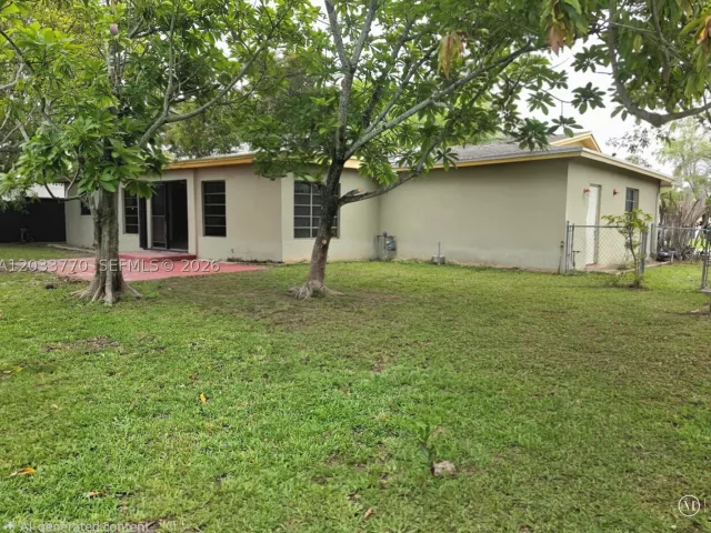 3-bedroom home for sale in Miami - 11995 SW 26th Ter - MondialRealty