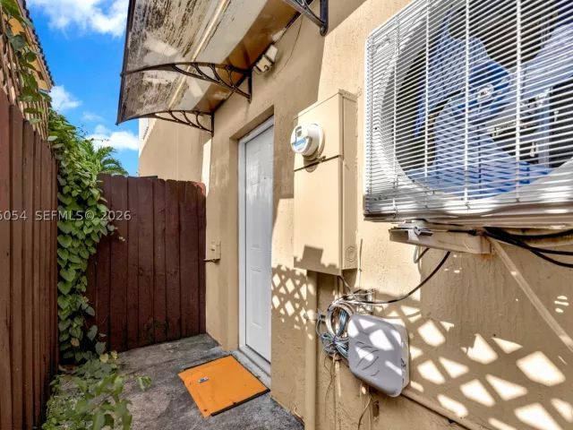 5-bedroom home for sale in Homestead - 13384 SW 268th Ter - MondialRealty
