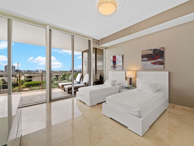 2-bedroom condo for rent in Bal Harbour - 9705 Collins Ave 605N - MondialRealty