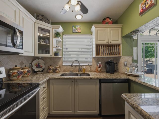 3-bedroom home for sale in Pompano Beach - 224 NW 9th Street - MondialRealty
