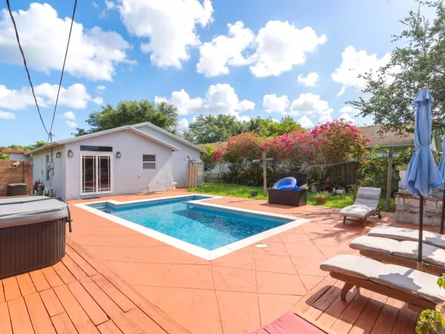 3-bedroom home for sale in Pompano Beach - 224 NW 9th Street - MondialRealty