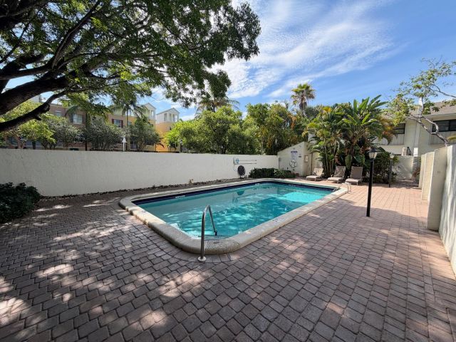 2-bedroom home for sale in Fort Lauderdale - 575 NE 7th Avenue 4b - MondialRealty