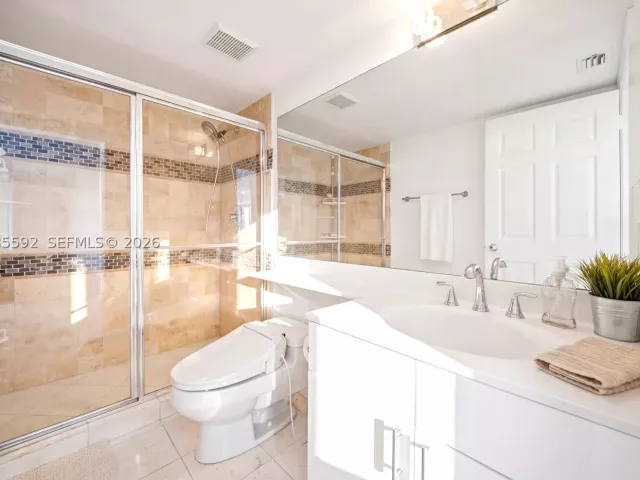 2-bedroom condo for sale in Aventura - 3530 Mystic Pointe Dr 2013 - MondialRealty