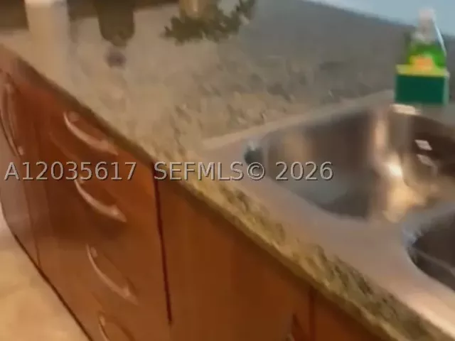 1-bedroom condo for sale in Miami - 1200 Brickell Bay Dr 3318 - MondialRealty
