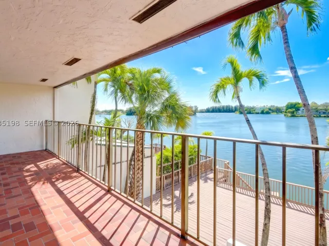 3-bedroom home for sale in Miami - 5002 SW 72nd Ave - MondialRealty
