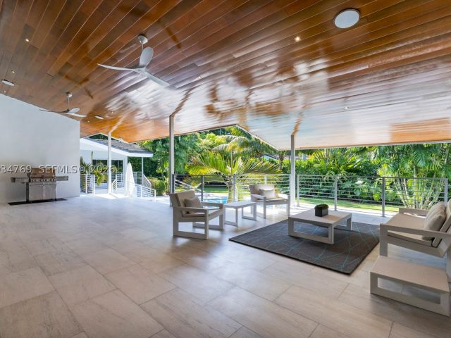 4-bedroom home for rent in Coral Gables - 5780 Las Palmas Dr - MondialRealty