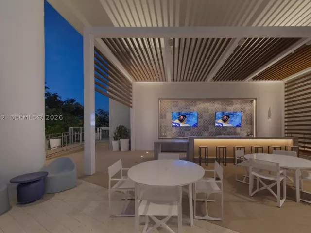 2-bedroom condo for rent in North Miami Beach - 16385 Biscayne Blvd 519 - MondialRealty