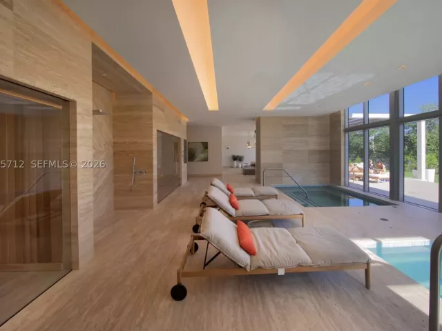 2-bedroom condo for rent in North Miami Beach - 16385 Biscayne Blvd 519 - MondialRealty